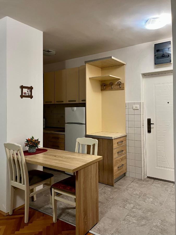 Studio Apartment Welcome บาร์ ภายนอก รูปภาพ