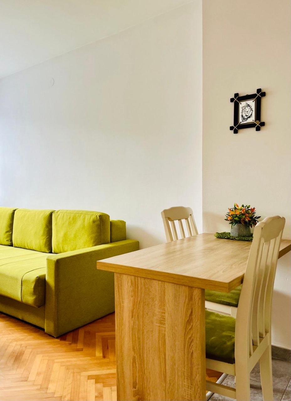Studio Apartment Welcome บาร์ ภายนอก รูปภาพ